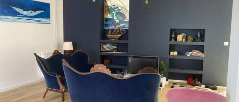 テレビ、テーブルサッカー台