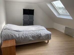 6 bedrooms, desk, travel crib, WiFi - House with garden a stone's throw from the marina (Douarnenez)