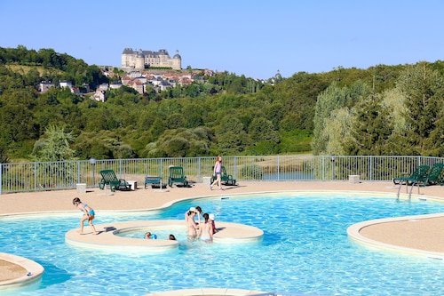 Les SOURCES Premium, SPA, Piscine, Etang de pèche, aire de jeu, salle de jeu...