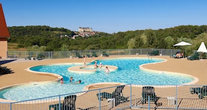 Les SOURCES Premium, SPA, Piscine, Etang de pĂšche, aire de jeu, salle de jeu...