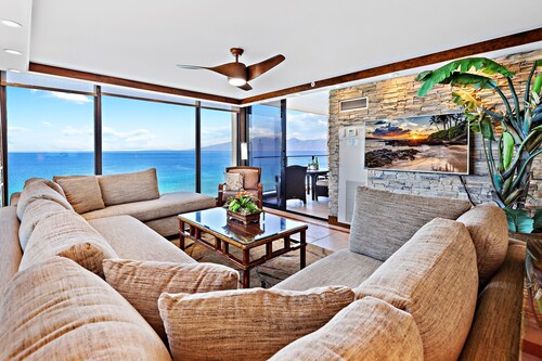 Luxury Oceanfront Corner Villa with Panoramic View