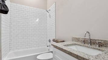 Douche, serviettes fournies