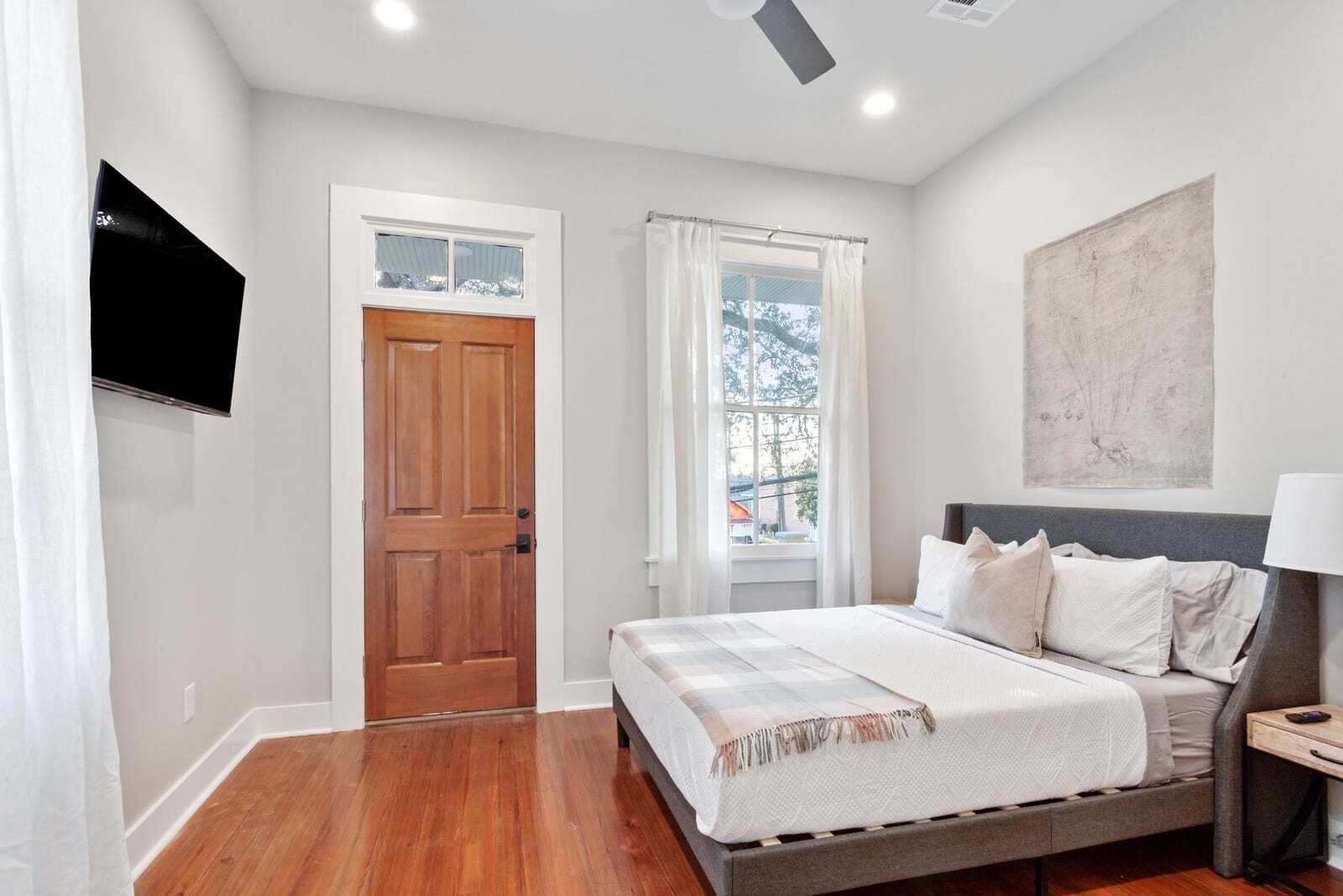 5 bedrooms, iron/ironing board, WiFi, bed sheets