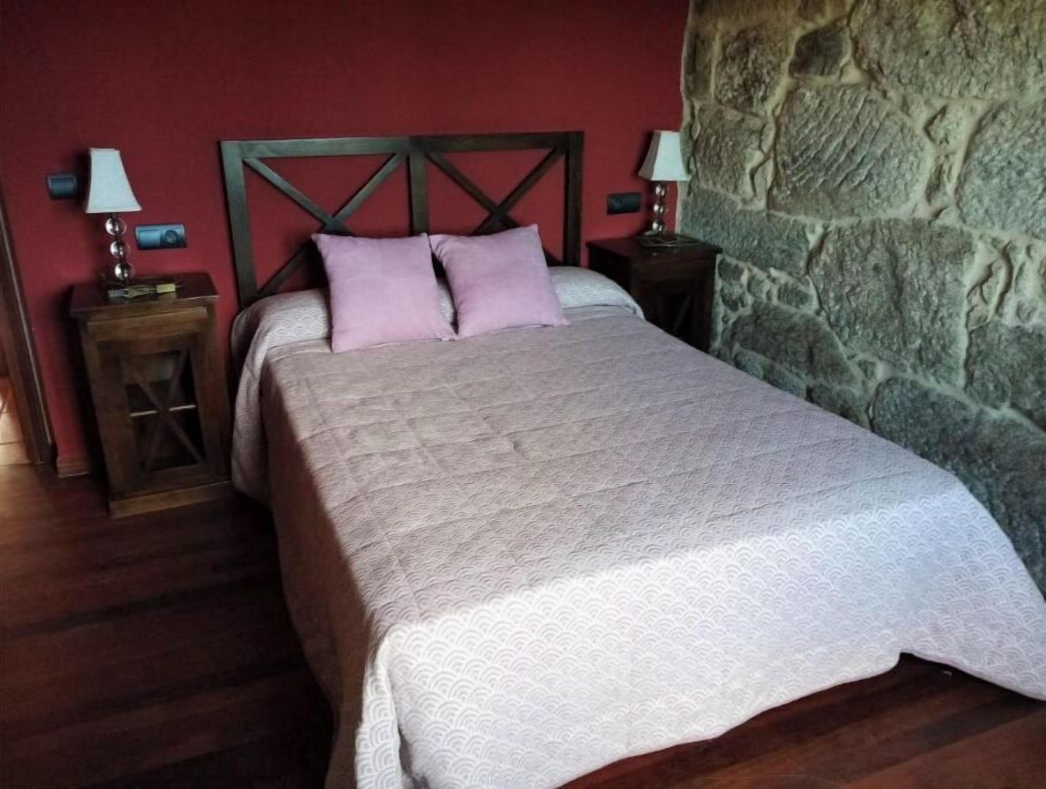 4 bedrooms, desk, iron/ironing board, travel cot