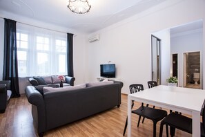 Living area - Cozy 3-bedroom apartment in the Center of Riga (Riga)