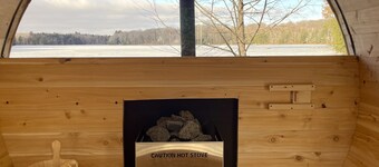 Private Cottage on a lovely small lake in the heart of Muskoka