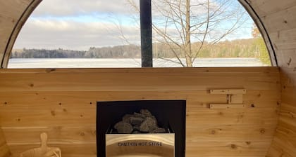 Private Cottage on a lovely small lake in the heart of Muskoka