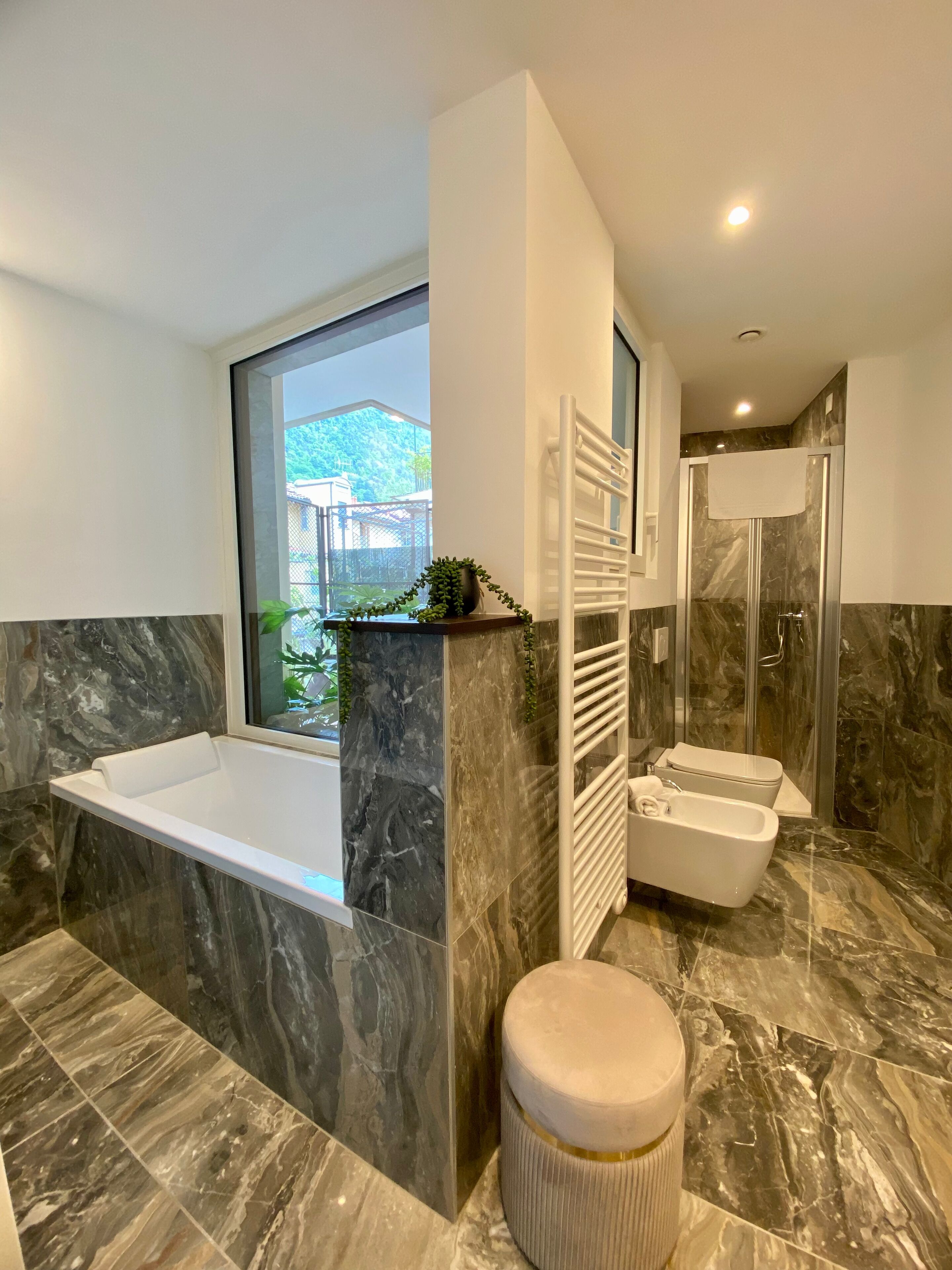Suite, Balcony, Lake View | Bathroom | Free toiletries, hair dryer, bidet, towels