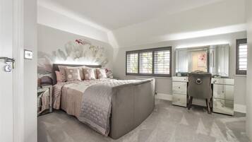 Luxury Villa | 4 bedrooms, blackout curtains, iron/ironing board, free WiFi