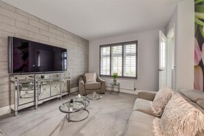 奢華別墅 | 起居區 | 智慧型電視