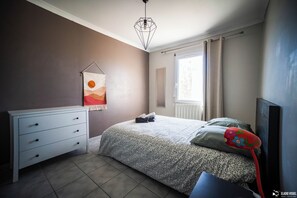 4 bedrooms, iron/ironing board, free WiFi, bed sheets - Villa (Poulx)