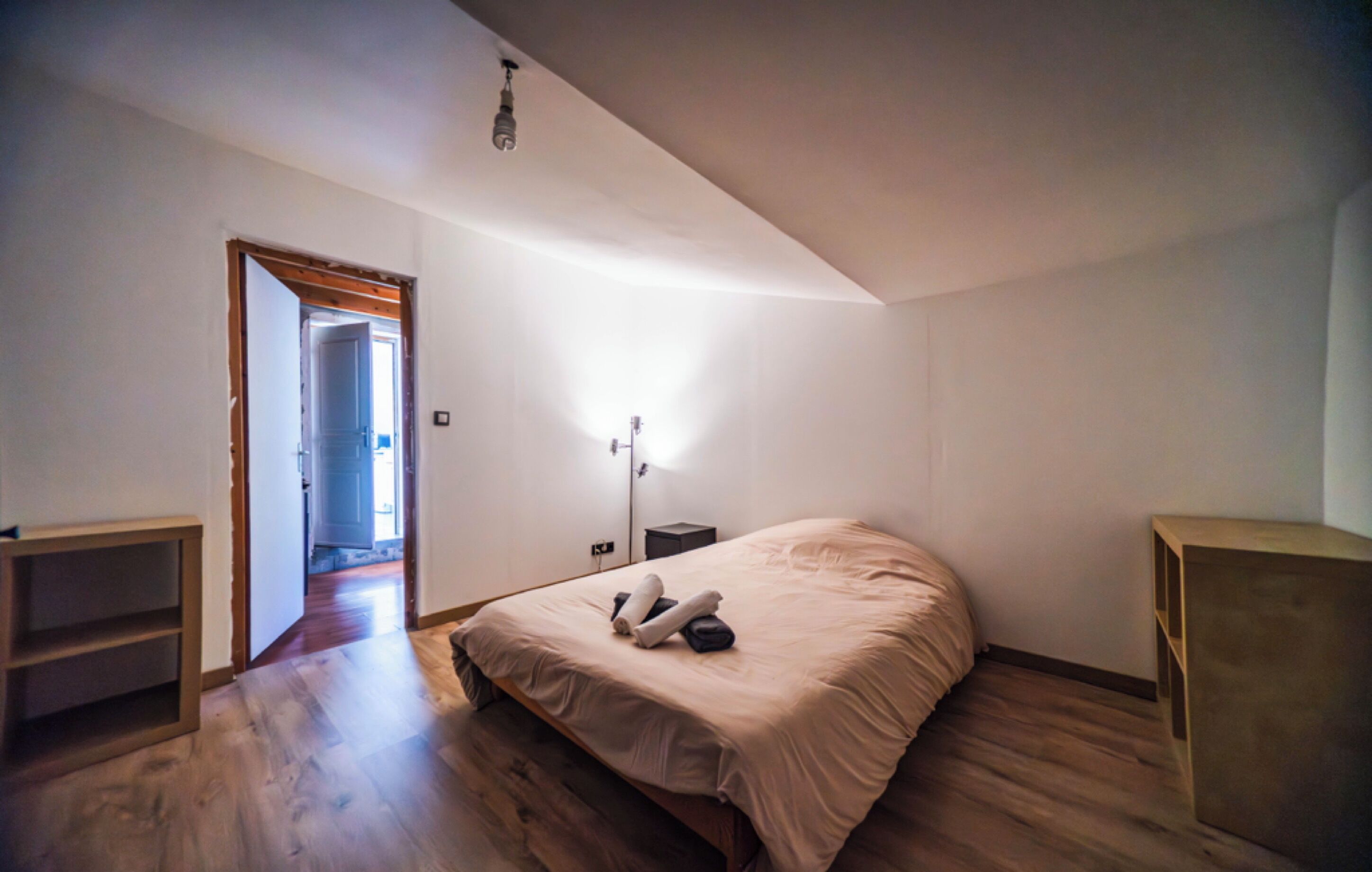 4 bedrooms, iron/ironing board, WiFi (free), bed sheets