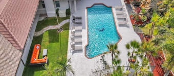 7000sf Mansion Pool|Theater|Gameroom