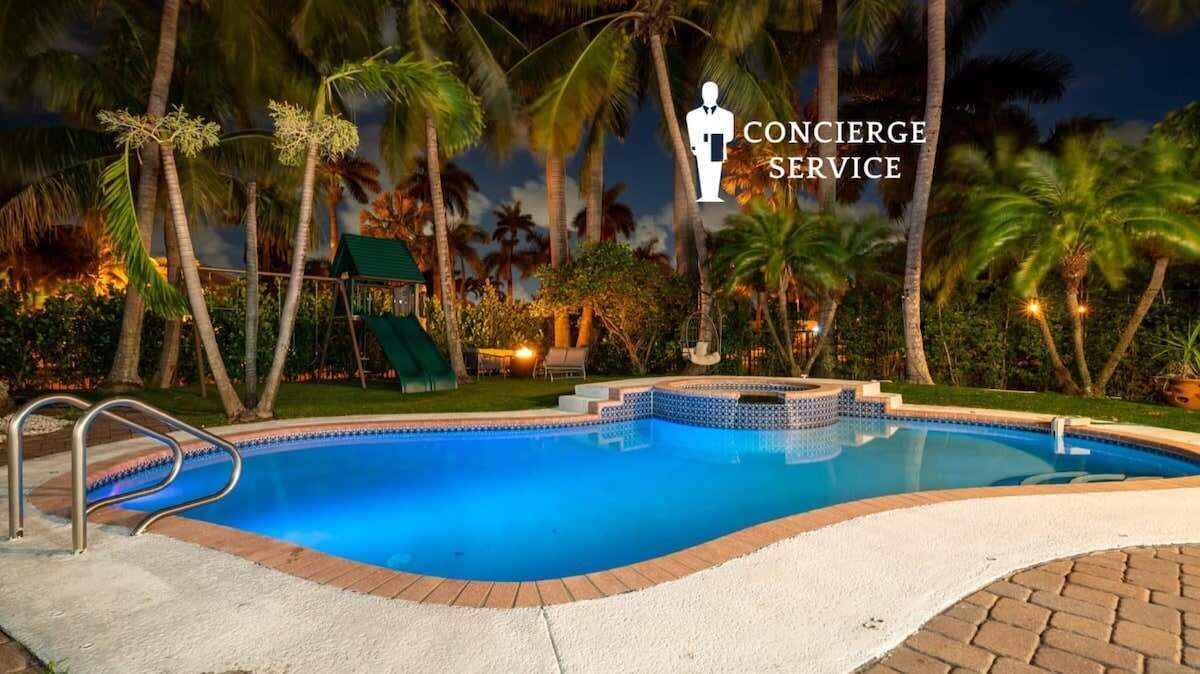 Beach Home 4300 SF Heated Pool , Walk to Beach