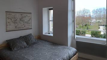 Business appartement, kitchenette, uitzicht op park | 1 slaapkamer, gratis wifi, beddengoed
