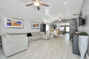 TV, Netflix, streaming services - Houston Home Sleeps 10 | Near NRG & Medical Center (Houston)