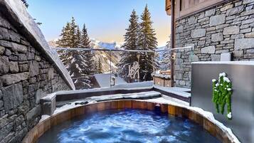 Tina de hidromasaje al aire libre