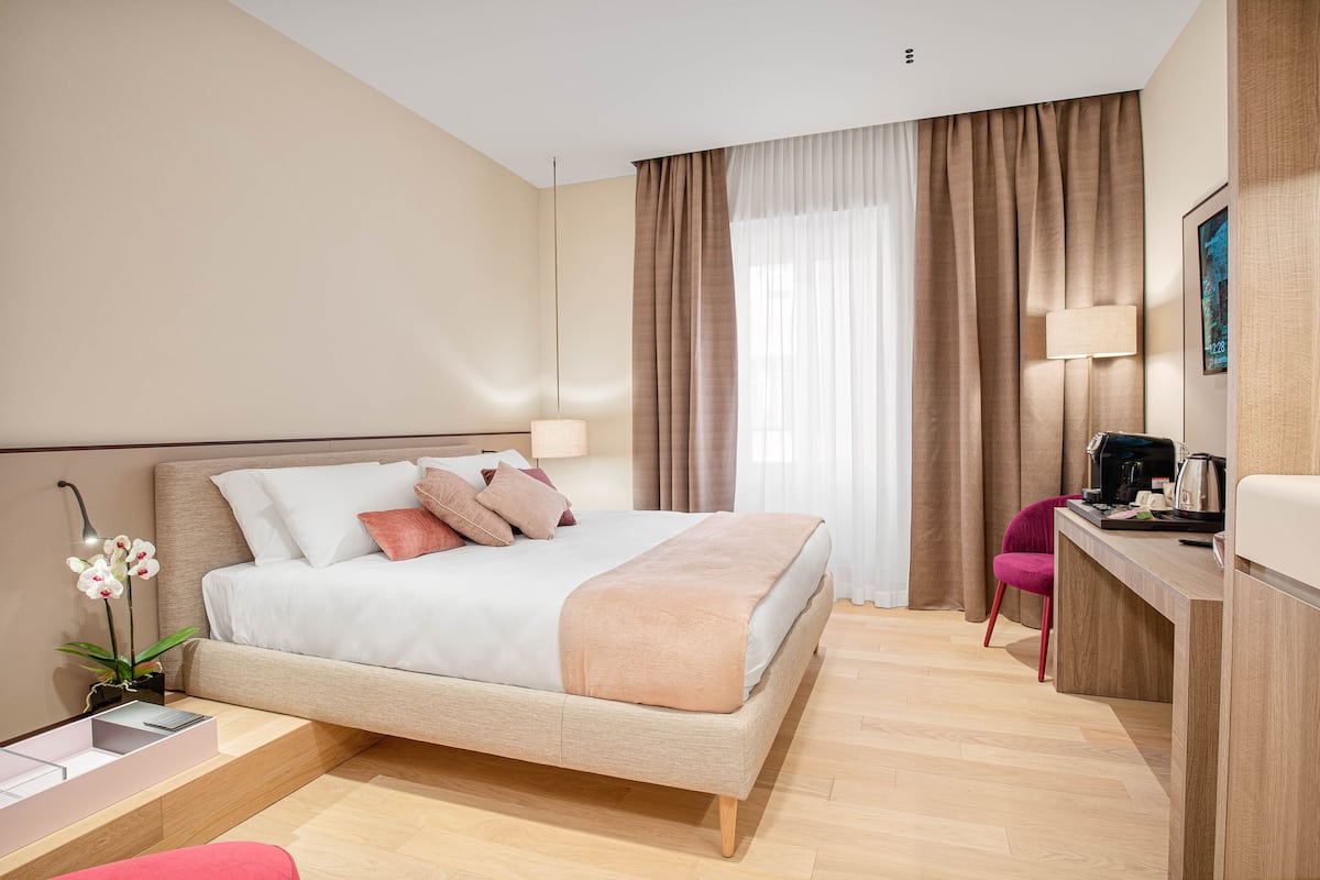 Executive | Premium bedding, down duvets, memory-foam beds, minibar