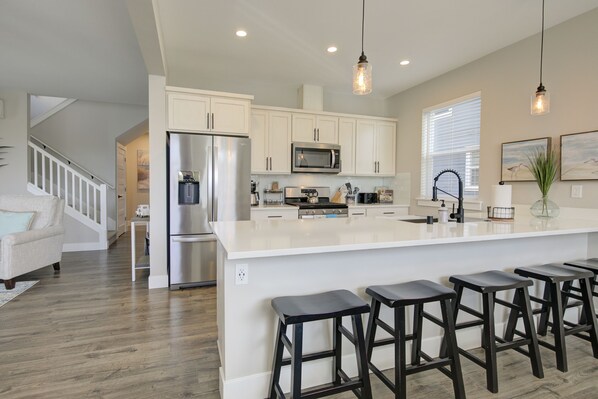 Refrigerador, microondas, horno y parrilla de estufa 