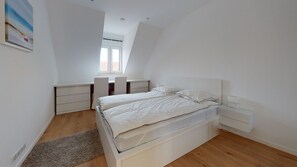 4 makuuhuonetta, silitysrauta/-lauta, vauvan matkasänky, ilmainen Wi-Fi