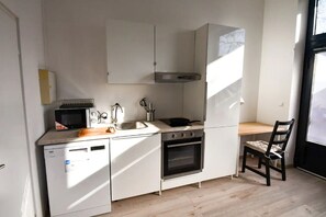 Fridge, microwave, oven, dishwasher - Apartment in the Heart of Berlin - Next to Potsdamer Platz (Berlin)