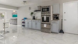 Private kitchen - Getaway on Lucca (Port St. Lucie)