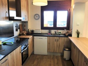 Réfrigérateur, micro-ondes, four, lave-vaisselle