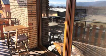 Apartamento 4 hab. Piscina, Chimenea, Vistas Cadí, 8 Pax