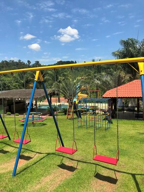 32-inch LED TV with cable channels, TV - Recanto Julubi Atibaia (Atibaia)