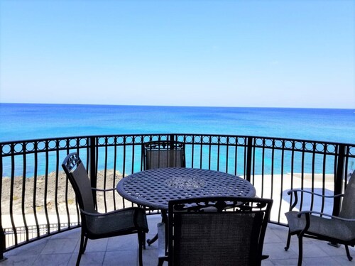 Stunning Oceanfront View/Spacious Condo--beside FIN, near Beach & Town