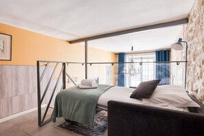 1 habitación, escritorio, tabla de planchar con plancha y wifi 