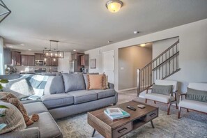 Een televisie en een kantoor