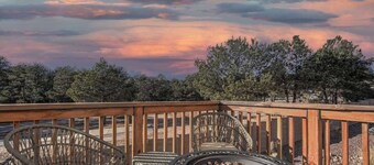 Lindenmere Estate! Chic Villa w Game Loft & BBQ