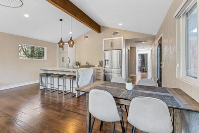 Luxury Sedona zen home, totally remodeled, views, hiking trails & labyrinth!!