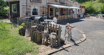 Delightful Barn-Tavern Close to GIANT SEQUOIAS