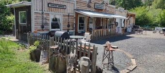 Delightful Barn-Tavern Close to GIANT SEQUOIAS