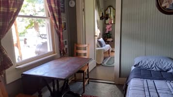 2 slaapkamers, een strijkplank/strijkijzer, gratis wifi, beddengoed