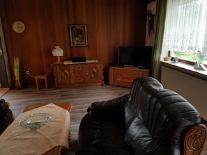 Televisio, kirjoja, stereot