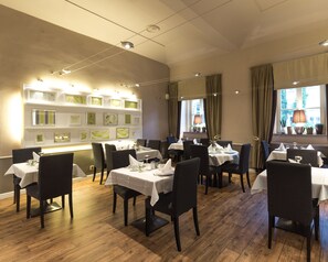 Tägliches Frühstücksbuffet gegen Gebühr