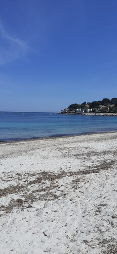 Havre de paix situé à 150m des plages de sables blanc d'Antibes- Piscine privée
