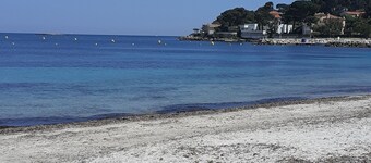 Haven of peace located 150m from Antibes' white sandy beaches- Private swimming pool