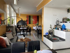 Desayuno buffet todos los días (EUR 16 por persona)