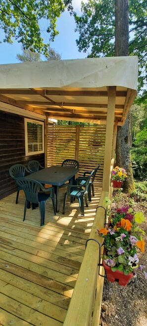 Outdoor dining - Mobil home 6 pers camping 3* sur belle parcelle au calme (Saint-Chéron)