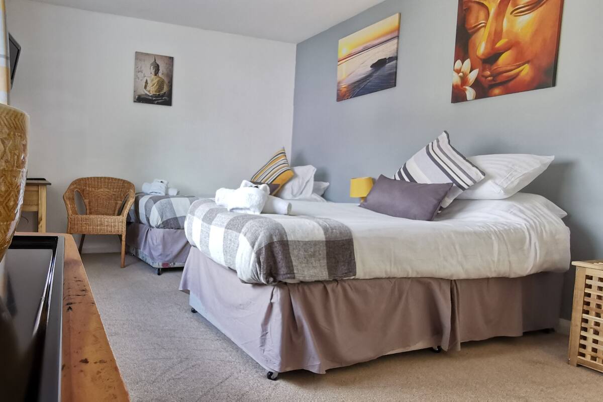 Standard Twin Room | Travel cot, free WiFi, bed sheets