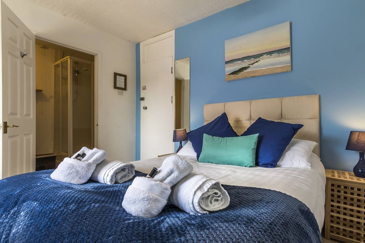 Standard Double Room | Travel cot, free WiFi, bed sheets
