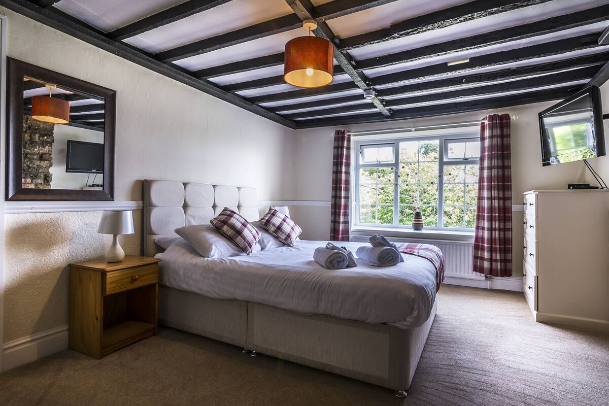 Deluxe Double Room | Travel cot, free WiFi, bed sheets