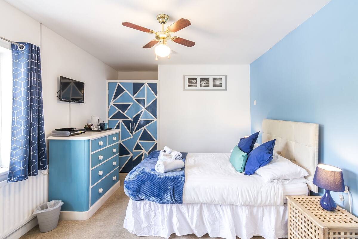 Standard Double Room | Travel cot, free WiFi, bed sheets