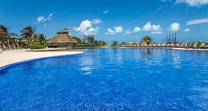 AMARA Beachfront Apartments by The Sea
