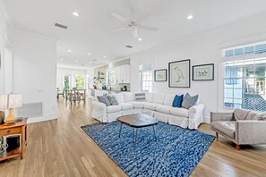 Téléviseur connecté, table de baby-foot, table de ping-pong