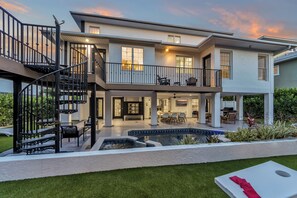 Property grounds - Luxury Beach Home! Pool, Spa and Gourmet Kitchen! (Anna Maria)